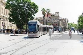 חשמלית בבורדו נוסעת ללא חוטי חשמל מעל